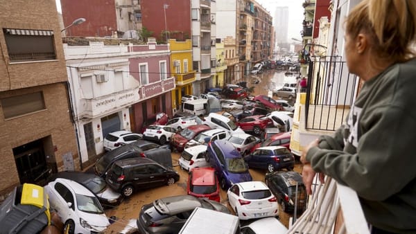 VIDEO/ Inundații devastatoare în Spania. Cel puțin 51 de persoane au murit