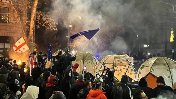 Un nou protest violent la Tbilisi: Poliția georgiană a reținut peste 100 de persoane