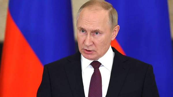 „În pofida avertismentelor noastre...”. Putin amenință cu bombardarea „centrelor decizionale” din Kiev