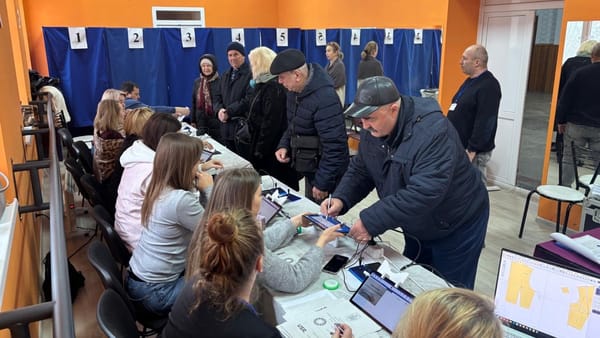 În R. Moldova continuă votarea în cadrul alegerilor prezidențiale din România, chiar dacă scrutinul a fost anulat