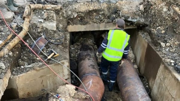 Avarie la o conductă termică din Chișinău: 67 de blocuri locative rămân fără agent termic și apă caldă