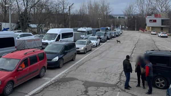 Trafic intensiv la punctul de trecere a frontierei Costești-Stânca, pe sensul de intrare în R. Moldova