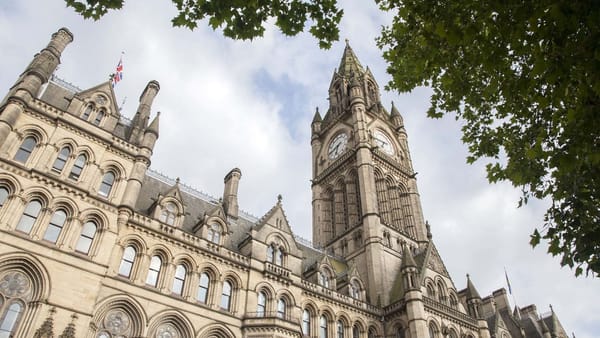 De astăzi, moldovenii pot zbura direct din Chișinău spre Manchester. Cât costă cel mai ieftin bilet