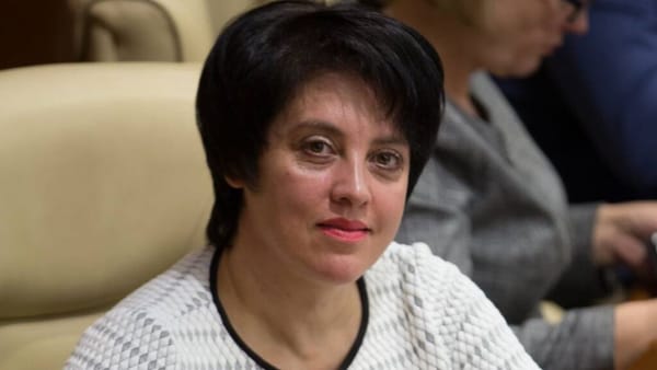 Fostă deputată, trimisă în judecată pentru îmbogățire ilicită și fals în declarații. Vizată ar fi Elena Gudumac