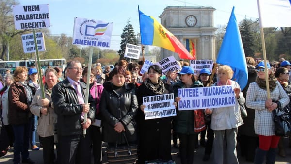 Profesorii din R. Moldova vor protesta astăzi în fața clădirii Parlamentului