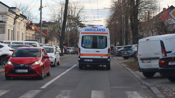 O echipă de asistență medicală urgentă, agresată în raionul Strășeni