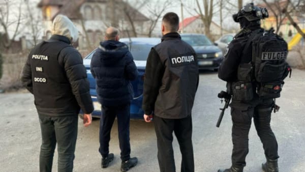 Trei moldoveni care ar fi luptat de partea Rusiei în Donețk, reținuți într-o operațiune internațională