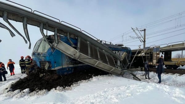 Accident feroviar în România: Un om a murit după ce două trenuri de marfă s-au ciocnit violent