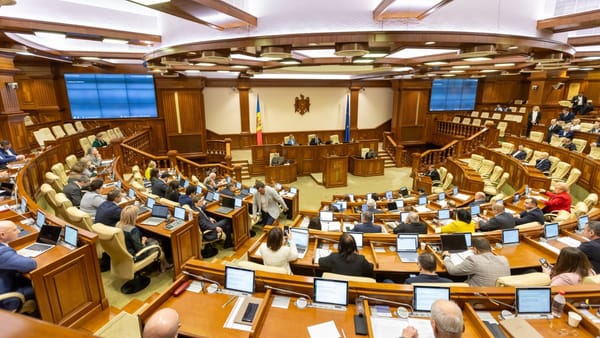 Legea privind comasarea procuraturilor specializate a trecut de prima lectură în Parlament