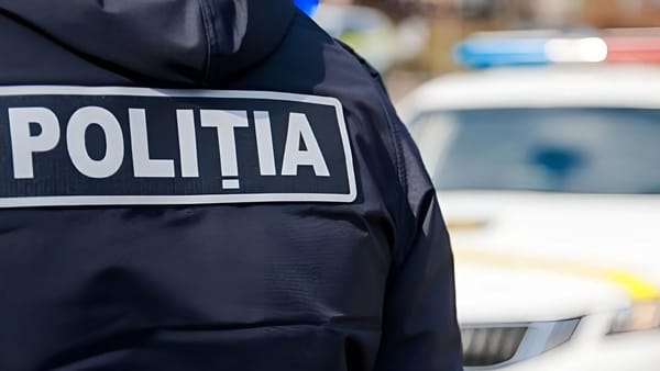 O femeie din Edineț s-a dat drept polițistă pe rețelele sociale. Oamenii legii documentează cazul
