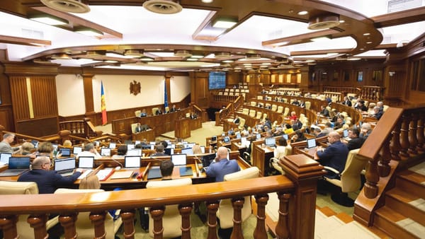 Patru partide și un bloc politic ar accede în viitorul Parlament - SONDAJ