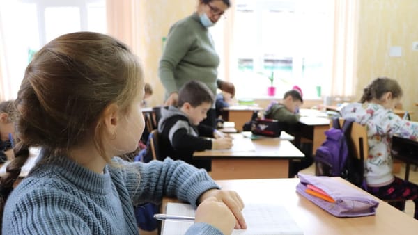 În instituțiile de învățământ din țară începe Lunarul Memoriei și Recunoștinței. Ce activități vor fi organizate