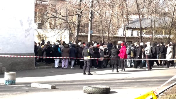 Alertă cu bombă la două licee din Bălți. Toți elevii și angajații au fost evacuați