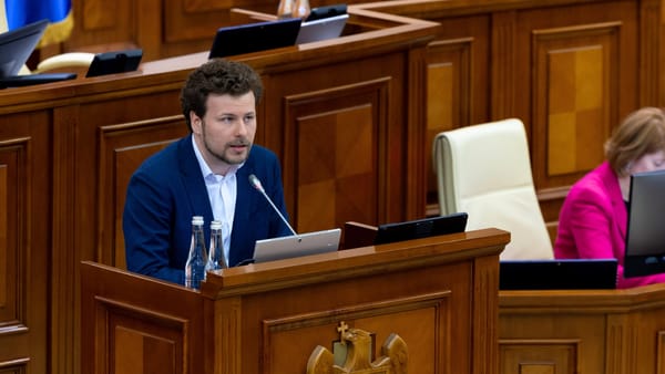 Moțiunea simplă împotriva politicilor Ministerului Educației și Cercetării a picat