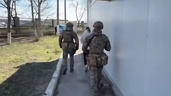 Percheziții într-un dosar de falsificare a documentelor oficiale: Trei persoane, reținute pentru 72 de ore