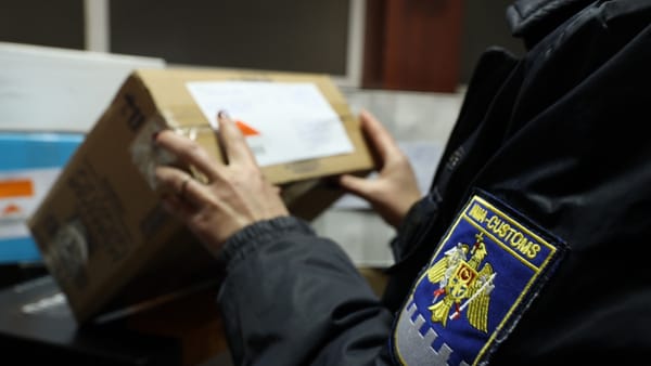 Cetățenii pot declara online bunurile de peste 150 de euro, recepționate prin trimiteri poștale internaționale
