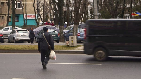 Sinteza de weekend: 77 de pietoni au fost sancționați pentru traversarea neregulamentară a străzii