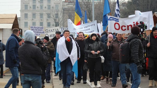 Feroviarii organizează vineri un nou protest. În capitală, acțiunea va începe în fața Guvernului