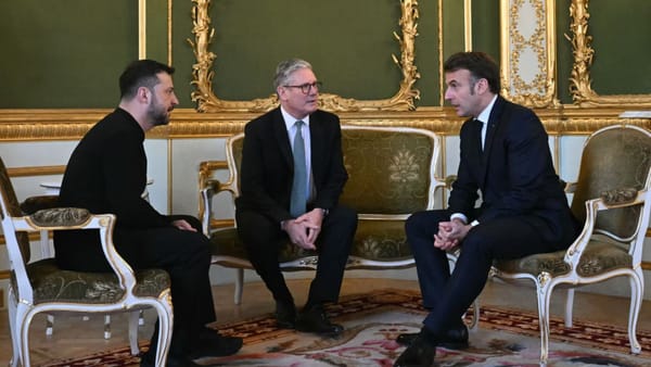 Vor călători sau nu Zelenski, Macron și Starmer la Washington? Guvernul francez confirmă, Președinția - infirmă