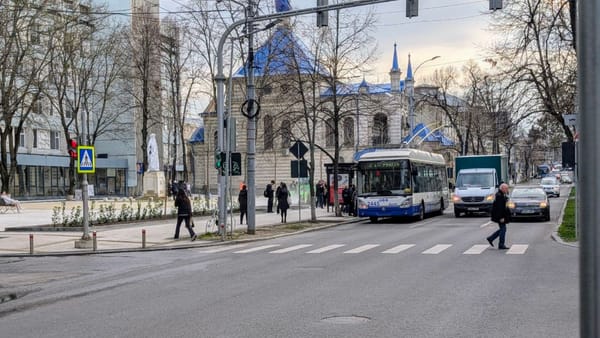 Atenție! Mâine sunt anunțate restricții de circulație pe strada Alexandr Pușkin din capitală