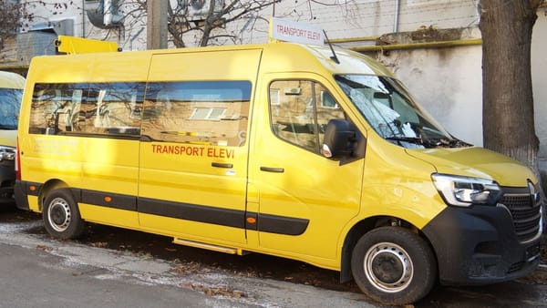 Un autobuz școlar din raionul Ocnița, implicat într-un accident rutier. Ce spune MEC și Poliția