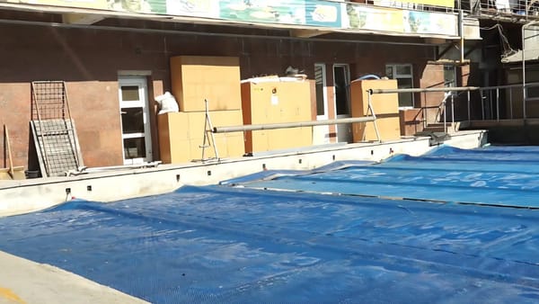VIDEO/ Bazinul Universității de Stat din Moldova a intrat în proces de renovare. Cât vor costa lucrările