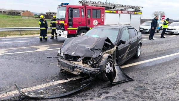 Un bărbat a murit, după ce două mașini s-au ciocnit violent, la Comrat. Cum s-a produs accidentul