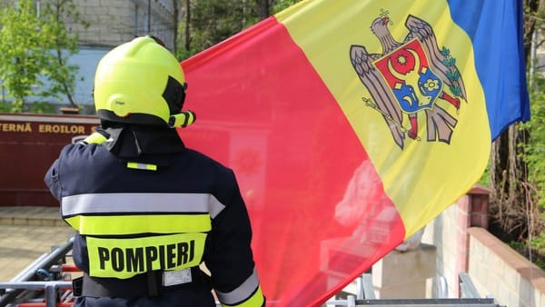 La mulți ani, eroi în uniformă! Salvatorii și pompierii din R. Moldova își sărbătoresc astăzi ziua profesională