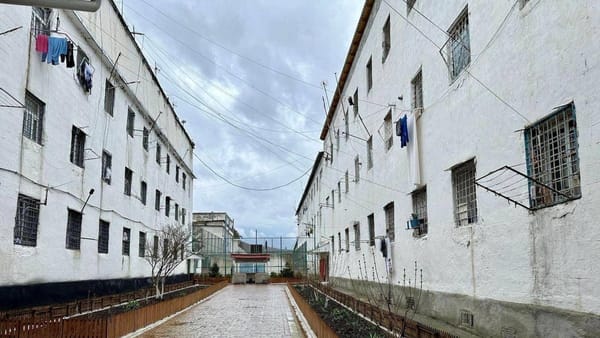 Liderul unei grupări criminale revine în penitenciar. Instanța a anulat liberarea condiționată a acestuia