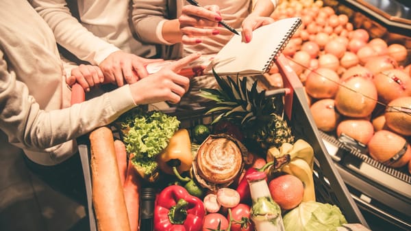 Atenție la produsele pe care le cumpărați pentru masa de Paște. Recomandări pentru cetățeni