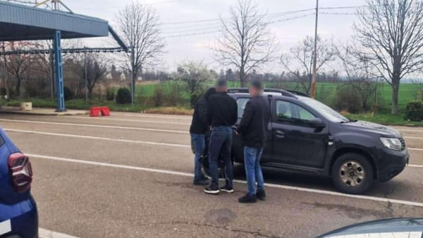 Trei moldoveni căutați de autorități, reținuți la Albița: Unul este condamnat la 12 ani de închisoare pentru viol