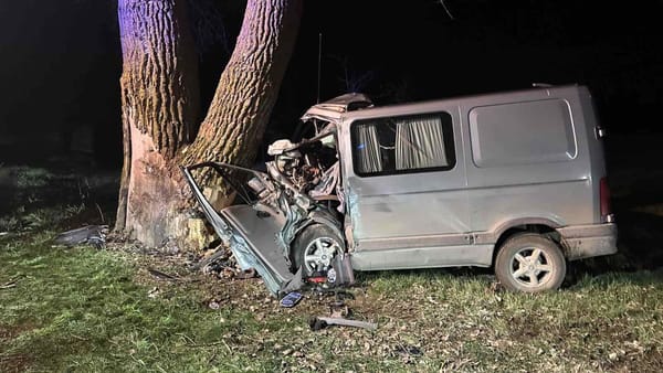 Grav accident la intrarea în Bălți. Un tânăr a decedat după ce s-a tamponat cu mașina într-un copac