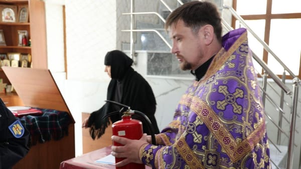 Sărbători pascale în siguranță. Pompierii și salvatorii instruiesc preoții și enoriașii din țară