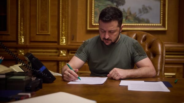 Volodimir Zelenski a semnat decretele care prevăd prelungirea legii marțiale și a mobilizării generale