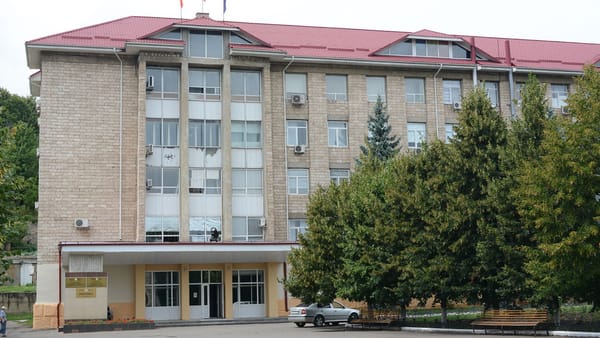 Un angajat al Direcției Învățământ Soroca este cercetat într-un dosar de trafic de influență