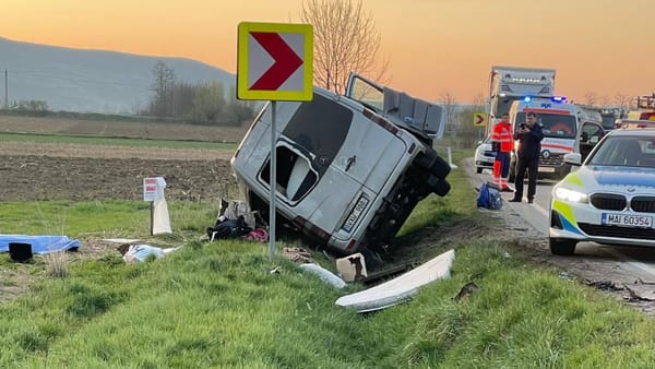 Grav accident la Cluj, cu implicarea unui microbuz înmatriculat în R. Moldova. Trei persoane au decedat