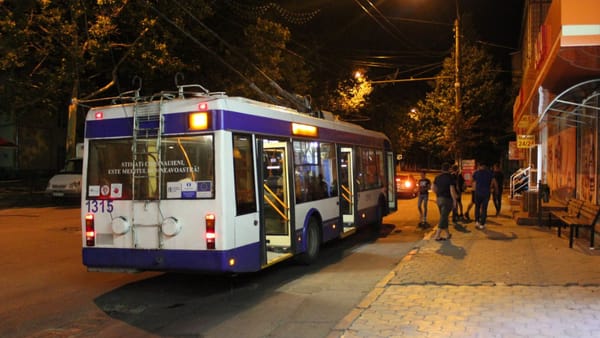 Transportul public din Chișinău va circula în regim special. Rutele cu program prelungit în noaptea Învierii