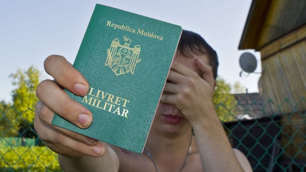 Livretul militar - la câteva clickuri distanță. Cererea poate fi depusă în format online