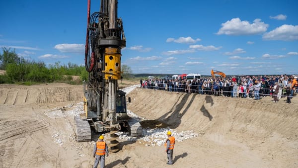 A început construcția noului pod de la Ungheni denumit simbolic „Podul de Flori”