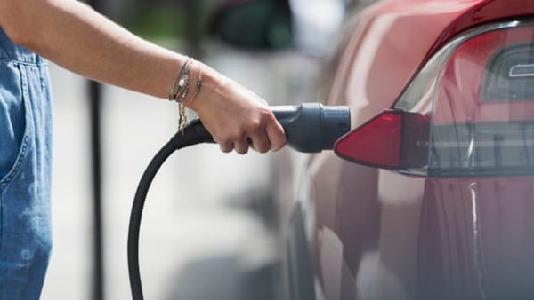 În R. Moldova au crescut semnificativ înmatriculările mașinilor electrice și hibride