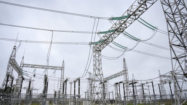 ANRE, în controale inopinate la trei operatori din sectorul energetic. Ce nereguli au fost depistate