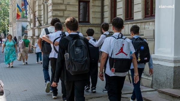 Joburi de vară pentru studenții și elevii din R. Moldova. Angajatorii oferă aproape 270 de locuri vacante