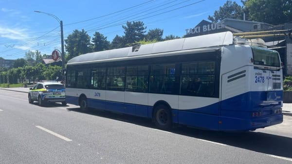 Grav accident rutier în capitală. O femeie de 63 de ani a fost tamponată mortal de un troleibuz