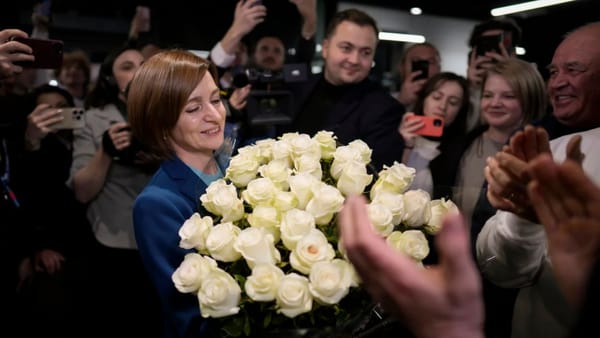 Președinta Maia Sandu este omagiată astăzi. Șefa statului a împlinit 53 de ani