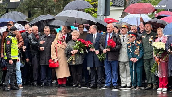 Șapte deputați riscă să fie amendați pentru că au purtat panglica „Sfântul Gheorghe” pe 9 mai