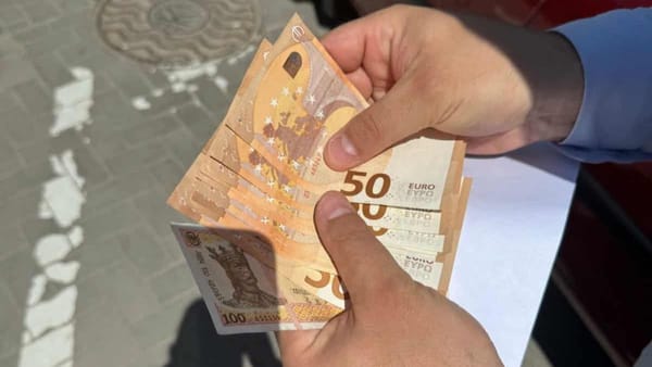 Fost angajat al MAI, reținut în timp ce primea mită. A activat până recent în calitate de carabinier