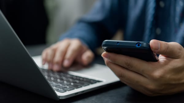 Mesaje false cu acuzații de infracțiuni online. Cetățenii sunt îndemnați să nu acceseze linkurile suspecte