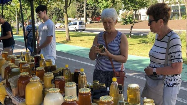 În sectoarele capitalei sunt organizate târguri cu produse și mărfuri autohtone