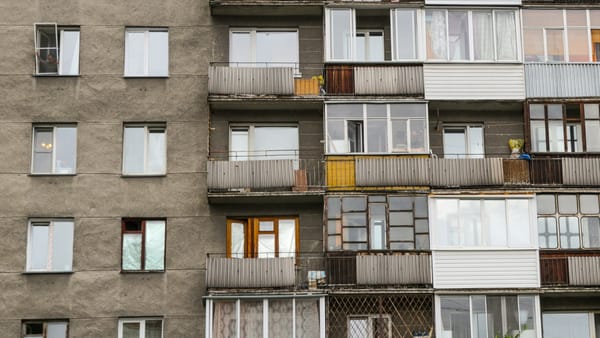 Apartament cuprins de flăcări la  Botanica. Pompierii au evacuat trei copii