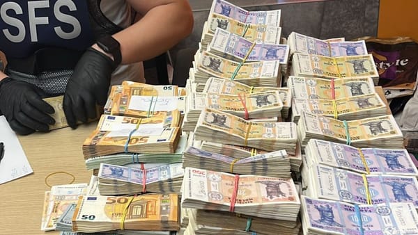 Trei companii specializate în comerțul cu haine și încălțăminte ar fi prejudiciat statul cu milioane de lei